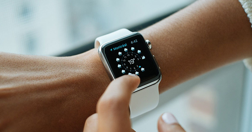 Arm with watch managing time