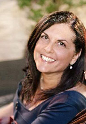 Andrea Dray Headshot